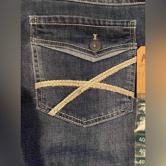 NWT Axle Slim Boot Cut Style with nice medium wash and button on back pockets - Picture 10 of 11